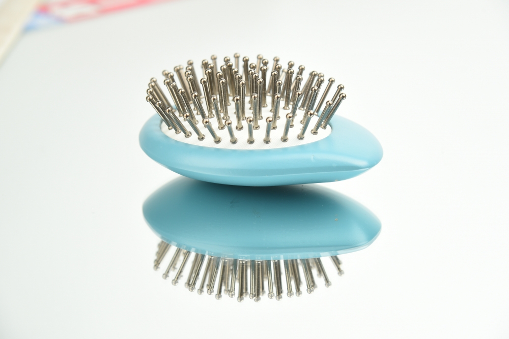 Titanium mango-shaped body massage comb